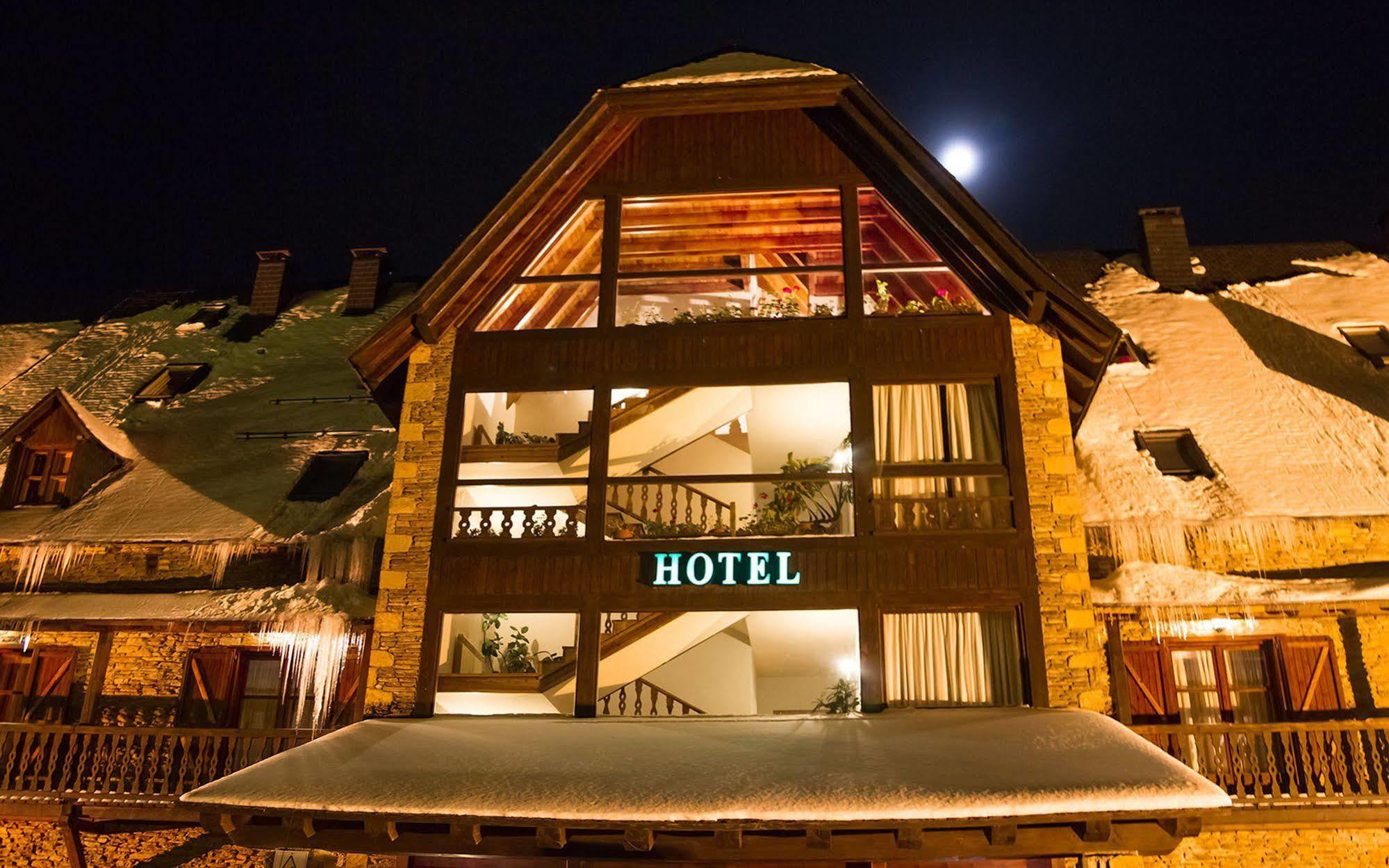 Hotel Chalet Bassibe Baqueira Beret Exterior foto